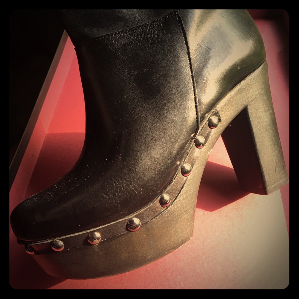 Charles David Swank Boots in Black Leather